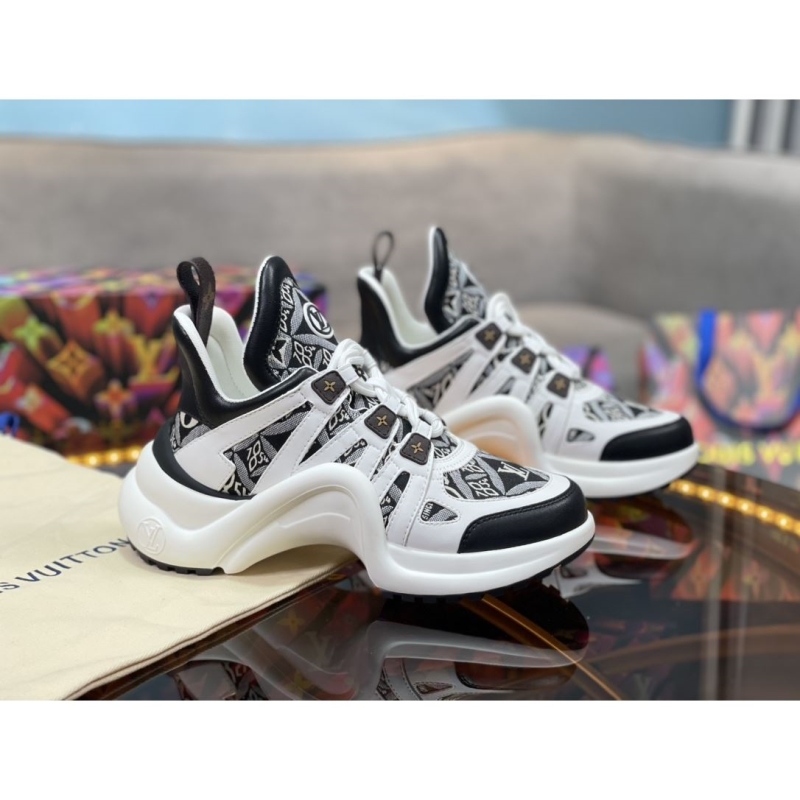 l**is V*t*n sneakers